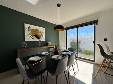 RECAMARA PRINCIPAL CON VESTIDOR Y BAÑO PROPIO.