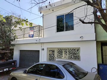 Casa en Venta Col Trabajadores, Santa Catarina