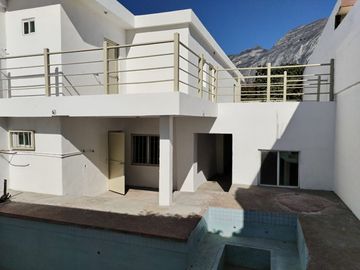 Casa en Venta Col Trabajadores, Santa Catarina