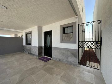 ESPECTACULAR CASA DE TRES RECAMARAS DENTRO DE PRIVADA A 60 MINS DE LA CDMX.