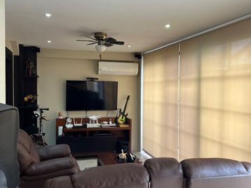 VENTA - HERMOSA CASA EN TERRANOSTRA - MASTER BAÑO W.CLOSET A/C,  2 DORMITORIOS CON BAÑO COMPARTIDO A/C - PISCINA