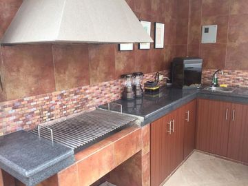 VENTA - HERMOSA CASA EN TERRANOSTRA - MASTER BAÑO W.CLOSET A/C,  2 DORMITORIOS CON BAÑO COMPARTIDO A/C - PISCINA
