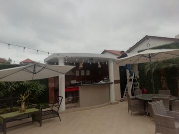 VENTA - HERMOSA CASA EN TERRANOSTRA - MASTER BAÑO W.CLOSET A/C,  2 DORMITORIOS CON BAÑO COMPARTIDO A/C - PISCINA