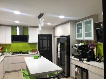 VENTA - HERMOSA CASA EN TERRANOSTRA - MASTER BAÑO W.CLOSET A/C,  2 DORMITORIOS CON BAÑO COMPARTIDO A/C - PISCINA