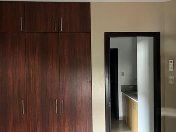 VENTA - HERMOSA CASA EN TERRANOSTRA - MASTER BAÑO W.CLOSET A/C,  2 DORMITORIOS CON BAÑO COMPARTIDO A/C - PISCINA