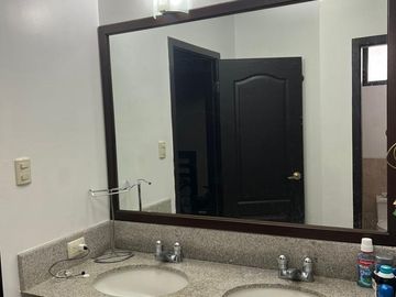 VENTA - HERMOSA CASA EN TERRANOSTRA - MASTER BAÑO W.CLOSET A/C,  2 DORMITORIOS CON BAÑO COMPARTIDO A/C - PISCINA