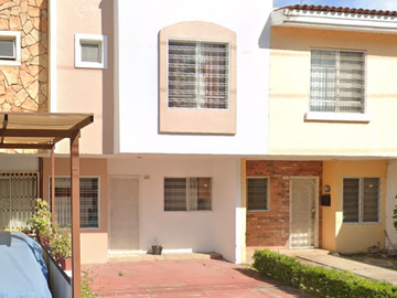 CASA EN VENTA EN PARQUES DE TESISTAN ZAPOPAN JALISCO