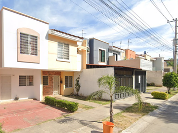 CASA EN VENTA EN PARQUES DE TESISTAN ZAPOPAN JALISCO