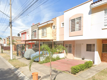 CASA EN VENTA EN PARQUES DE TESISTAN ZAPOPAN JALISCO