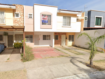 CASA EN VENTA EN PARQUES DE TESISTAN ZAPOPAN JALISCO