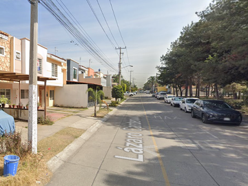 CASA EN VENTA EN PARQUES DE TESISTAN ZAPOPAN JALISCO