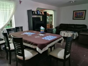 Urb. Los Jardines 160m2 casa en venta.