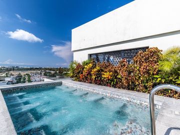 A UN COSTADO DE VIDANTA WORLD