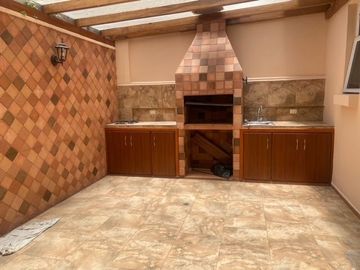 Casa en venta 4 dormitorios Urbanización Santa Lucia