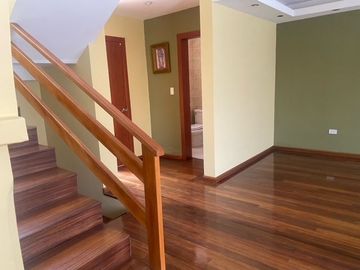 Casa en venta 4 dormitorios Urbanización Santa Lucia