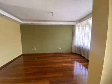 Casa en venta 4 dormitorios Urbanización Santa Lucia