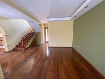 Casa en venta 4 dormitorios Urbanización Santa Lucia