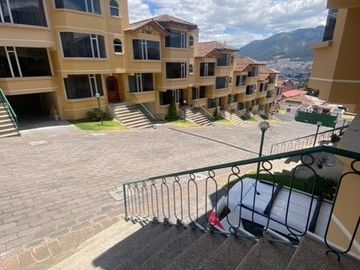 Casa en venta 4 dormitorios Urbanización Santa Lucia