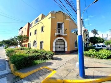 Venta de Casa como Terreno permiten construir 8 pisos