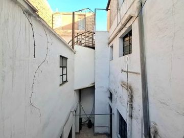Venta de Casa como Terreno permiten construir 8 pisos