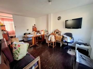 Venta de Casa como Terreno permiten construir 8 pisos