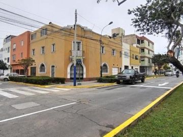 Venta de Casa como Terreno permiten construir 8 pisos