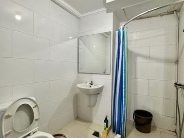 SEWA TAHUNAN WATERPLACE RESIDENCE LANTAI TINGGI 2BR FURNISHED