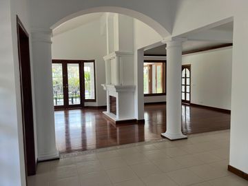 Casa en venta Cumbaya 4 habitaciones 2000m2 de terreno