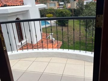 Casa en venta Cumbaya 4 habitaciones 2000m2 de terreno