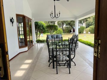 Casa en venta Cumbaya 4 habitaciones 2000m2 de terreno