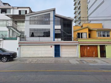 DEPARTAMENTOS REMODELADOS A UN PASO DE JAVIER PRADO, FRENTE A SAN ISIDRO