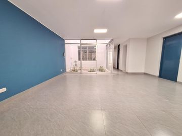 DEPARTAMENTOS REMODELADOS A UN PASO DE JAVIER PRADO, FRENTE A SAN ISIDRO