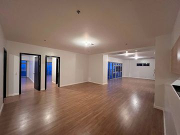 FOR SALE: Park Triangle Residences - 3 Bedroom Penthouse unit, 232Sqm., 2 Parking Slots, BGC