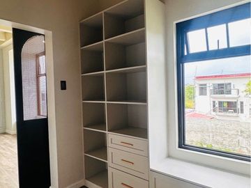 5-Bedroom House with Pool for Sale in Greenwoods Executive Village, Pasig