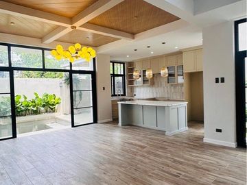 5-Bedroom House with Pool for Sale in Greenwoods Executive Village, Pasig
