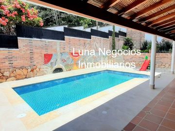 VENDO HERMOSA CASA LAGOS DEL CACIQUE BUCARAMANGA COLOMBIA