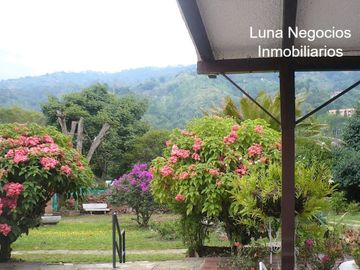 VENDO CASA CAMPESTRE INDEPENDIENTE LAGOS DEL CACIQUE BUCARAMANGA COLOMBIA