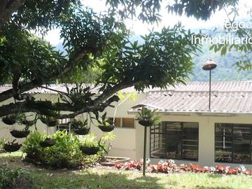 VENDO CASA CAMPESTRE INDEPENDIENTE LAGOS DEL CACIQUE BUCARAMANGA COLOMBIA
