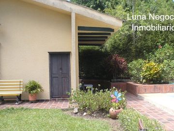VENDO CASA CAMPESTRE INDEPENDIENTE LAGOS DEL CACIQUE BUCARAMANGA COLOMBIA