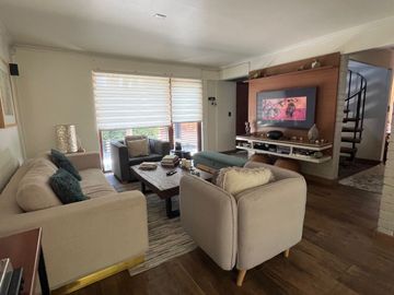 MARAVILLOSA CASA EN PASAJE CERRADO PRINCIPE DE GALES / RAMON LAVAL, A MINUTOS METRO PRINCIPE DE GALES