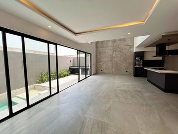 ESPECTACULAR CASA EN VÍA CUMBRES