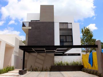 ESPECTACULAR CASA EN VÍA CUMBRES