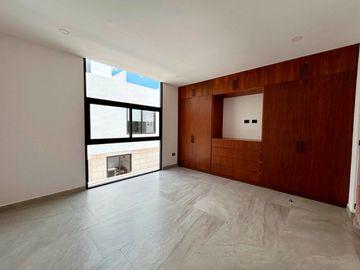 ESPECTACULAR CASA EN VÍA CUMBRES