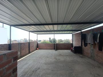 Edificio En Venta Frente A Parque Ideal Para Empresa O Almacen