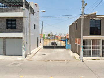 CASA EN CALLE LAGUNA DE CAJITITLAN, COL. VILLAS DE LA LAGUNA, ZUMPANGO. ¡NO CREDITOS!