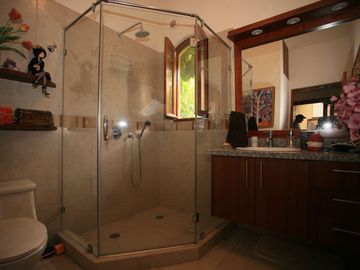 HERMOSA CASA EN VENTA EN PAKAKUNA – RODEADA DE NATURALEZA