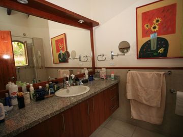HERMOSA CASA EN VENTA EN PAKAKUNA – RODEADA DE NATURALEZA