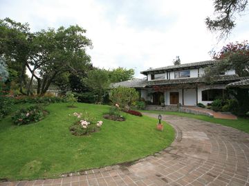 HERMOSA CASA EN VENTA EN PAKAKUNA – RODEADA DE NATURALEZA