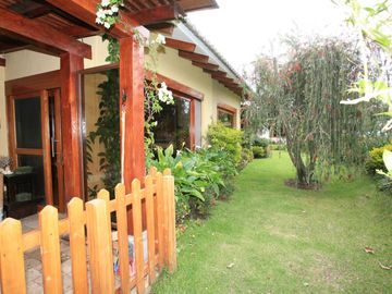 HERMOSA CASA EN VENTA EN PAKAKUNA – RODEADA DE NATURALEZA