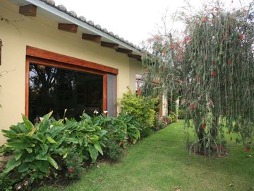 HERMOSA CASA EN VENTA EN PAKAKUNA – RODEADA DE NATURALEZA
